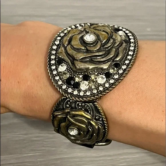 Leather and Bronze Buckle Bracelet with Flowers, Black and White Gemstones - Picture 2 of 10
